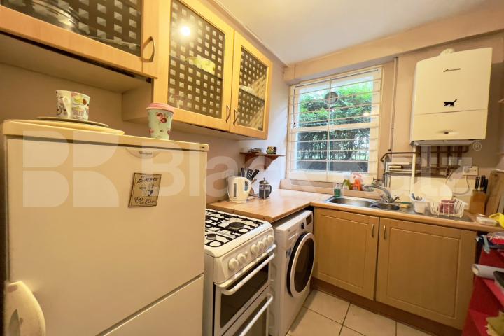 Superbly located between Borough Station and Elephant and Castle Station Bath Terrace, Borough